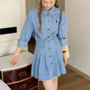 토끼 자수 자연스러운 A라인 카라 데님 원피스