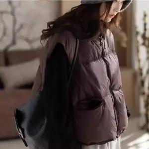 여성 캐주얼 라운드 민소매 오리털 다운 집업 조끼 러블리 다올1