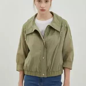 [올리비아로렌] MG01 로고 자수 숏 점퍼 VOCCL4M4431_P390467403