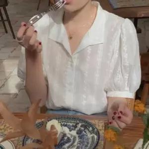 퍼프소매 반팔블라우스 블라우스 프릴블라우스 시스루