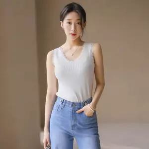 스타일온미 레이스 배색 소프트 터치 브이넥 골지 니트 나시