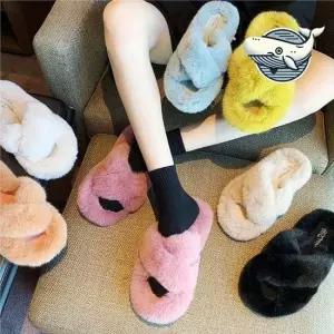 부드러운 겨울실내 슬리퍼 퍼슬리퍼 소프트 디자인과 퍼소재로 보온성 미끄럼방지 사선