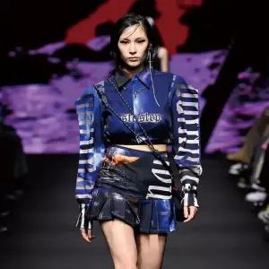 [곽현주컬렉션] 25FW STEP BY STEP GRAPHICS CROP SHIRT