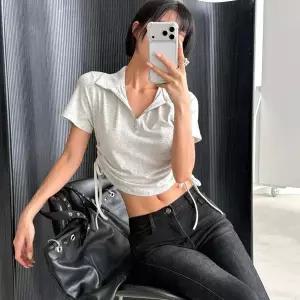 [신세계라이브쇼핑][옷자락] 여자 배꼽티 크롭 반집업 카라넥 옆셔링 여름 티셔츠