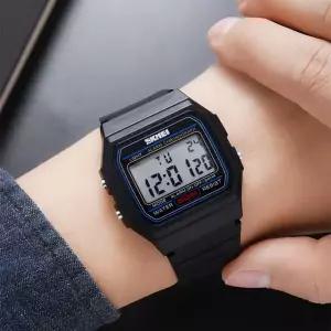Labtimes 레트로 남여공용 디지털 방수 우레탄 전자 손목시계