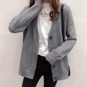여자 데일리 출근 룩 간절기 브이넥 루즈 기본 가디건