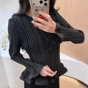 여성 카라넥 버튼 플리츠 주름 디테일 심플 디자인 루즈핏 롱슬리브 데일리 캐주얼 셔츠 A0100104