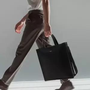 매장정품 질스튜어트뉴욕 [SCOTT] 스캇 세로형 토트백 미디움 사이즈 (크로스겸용별도파우치포함)[JUBA6E90