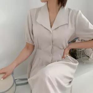 [하프클럽/]여성 카라넥 허리 조절 플리츠 긴 원피스