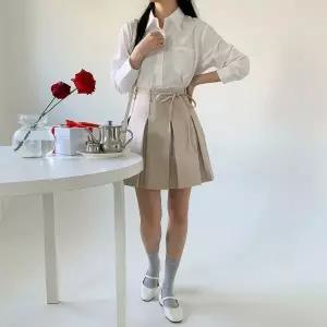 [하프클럽/]여성 리본 허리 스트랩 플리츠 미니 스커트