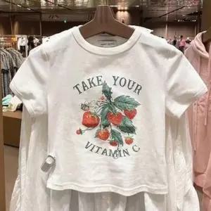 여름 대학생 캠퍼스 룩 여자 크롭 딸기 반팔 티셔츠