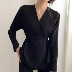 면접블라우스 페미닌 브이넥 노카라 20대블라 2COLOR