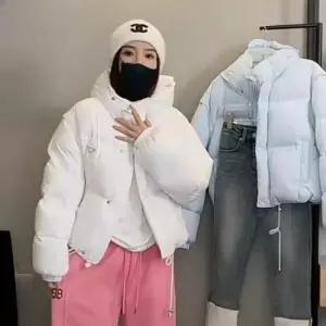 겨울데일리룩 화이트 소라 숏패딩 여성 크롭 하이넥 스트릿 겨울룩