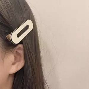 [셀러에이드]물결 장식 집게 머리카락 미용 단발 여성 포인트 체크