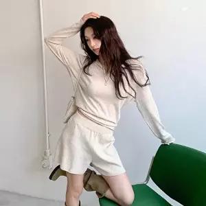 [옷자락]여자 루즈핏 긴팔 브이넥 카라 폴리 레이온 숏팬츠 세트