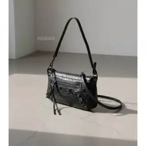 발렌시아가 MUST IT_ 26SS 르 시티 파우치 온 스트랩 브라스 장식 863960 2ABEK 1000)