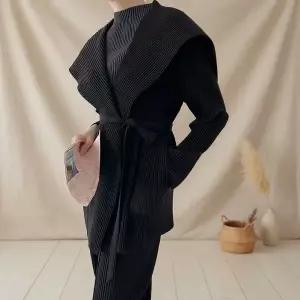 [하프클럽/옷자락]여성 벨티드 플리츠 숄카라 하프 자켓