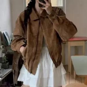[하프클럽/옷자락]여성 키치 무드 스웨이드 카라 크롭 자켓