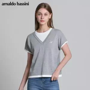 [아날도바시니(ARNALDO BASSINI)] 브이배색 자수 반팔니트 (택가격: 98000원)