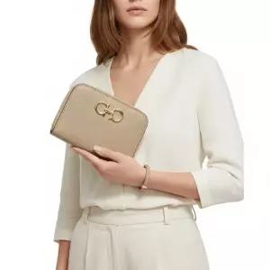 페라가모 간치니 로고 지퍼 반지갑 22 0406 DAINO 0758667