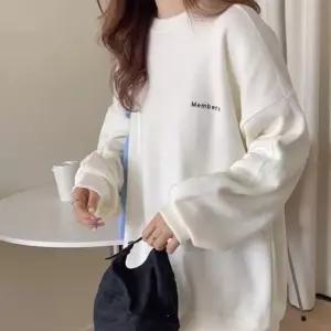 라운드넥 박시한 스타일 빅사이즈 자수 맨투맨 티셔츠 여자20대데일리룩