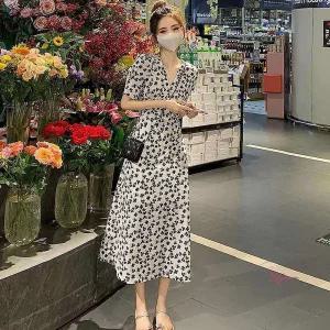 데이트 룩 반팔 소개팅 브이넥 원피스 코디 무늬 꽃 꽃무늬 룩코디abc920