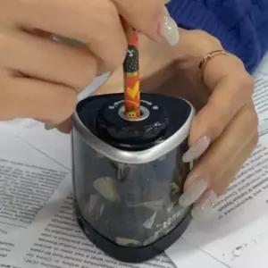 수동 자동 겸용 연필깎이 블랙 건전지작동 학용품 입 전동연필깎이 하이샤파 (WFGQRB7)