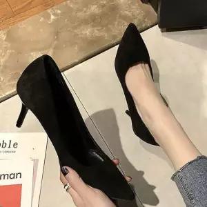 여성스러운 굽 5cm7cm 심플 데일리 블랙 미들 힐 구두 하이힐