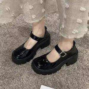 여성 버클 통굽 캠퍼스룩 데일리 키높이 로퍼