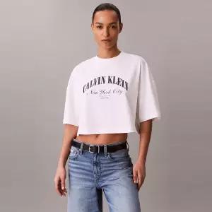 캘빈클라인 진 CALVIN KLEIN JEANS 여성 크롭드 박시 체스트 로고 티47F813G