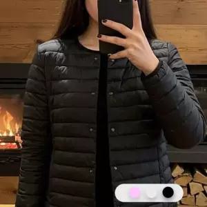 블랙패딩 로라데일리 블랙 숏 간절기 얇은 오리털 경량패딩