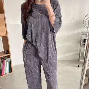 제이 플리츠 국산 여성 5부 루즈핏 데일리 상하세트 ARA-WSET-3166-먹색