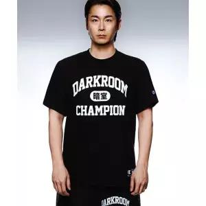 매장정품 CHAMPION 챔피온 X 다크룸 스튜디오 반팔 티셔츠 Black CHPU261KCJP005BK 288885
