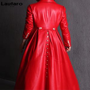 Lautaro 가을 롱 스커트 레드 블랙 가짜 가죽 트렌치 코트 여성용 더블 브레스트 우아한 럭셔리 패션 4xl 5xl 6xl 7xl