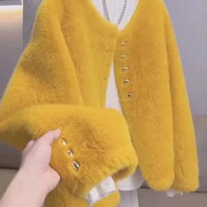 옐로우 하이 패션 가짜 밍크 재킷 여성용 겨울 신상 고급 인조 가죽 퍼 코트 버튼 스플라이싱 롱 슬리브