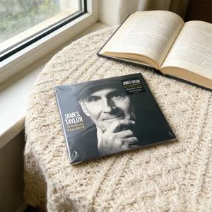 CD 아메리칸 스탠다드*는 제임스 테일러의 미국 대중음악의 뿌리를 돌아보는 감동적인 작품입니다. 지속적인 예술적 활력을 발휘합니다.