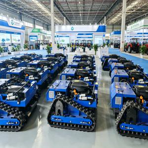 맞춤형 550mm 절삭폭 7HP 트랙형 원격 제어 잔디깎이, 고품질 산업용 로봇 잔디깎이