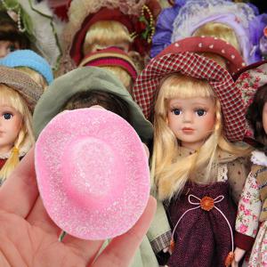 10Pcs 미니 카우걸 모자 장식 DIY 공예품을위한 작은 서양 모자 파티 장식 와인 병 열쇠 고리 케이크 토퍼 인형 집
