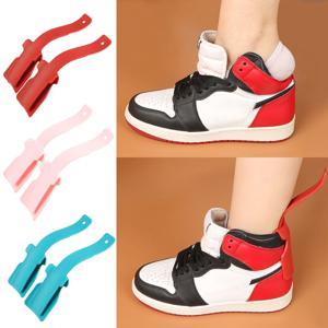 2Pcs 게으른 구h 주걱 플라스틱 다채로운 남여 착용 신발 도우미 쉬운 신발에 및 끄기 튼튼한 수면 보조 도구 신발 액세서리