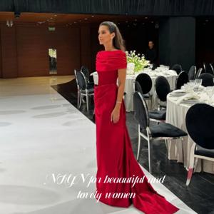 NFYN 레드 우아한 공식 가운 새틴 Pleated 댄스 파티 드레스 인어 후행 이브닝 드레스 여성을위한 vestidos de fiesta Customized