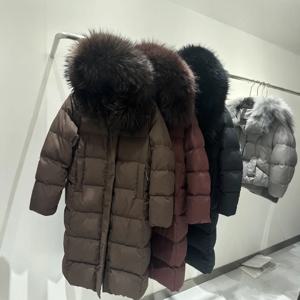 리얼리티 퍼 재킷 겨울 천연 라쿤퍼 칼라 여성용 화이트 덕다운 무릎 위 롱파카 후드