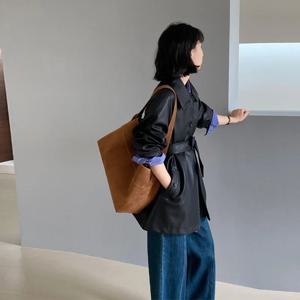 블랙 가죽 자켓 여성용 짧은 아메리칸 스타일 패션 봄 가을 고급스러운 느낌의 코트 세련된 미니멀리스트 디자인