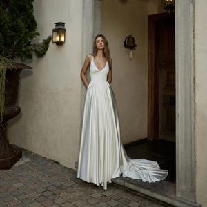Eightree Boho 비치 A 라인 웨딩 드레스 v 넥 민소매 백리스 롱 웨딩 드레스 여성 새틴 신부 파티 드레스 맞춤형