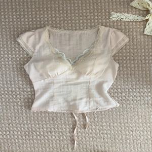 퓨어 디자이어 슬림핏 V넥 리본 디자인 레이스 트림 탱크탑 여성 패셔너블 무대 의상 중국 브랜드 여름 2025