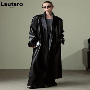 라우타로 봄 가을 여성용 엑스트라 롱 샤이니 블랙 PU 가죽 트렌치 코트 럭셔리 시크 오버코트 런웨이 유럽 패션 2026