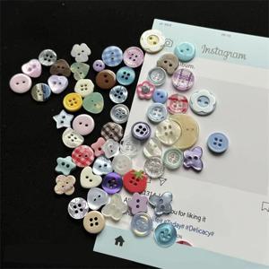 40개 크림색 버튼 블라인드 박스 혼합 스타일-인스 윈드 데코 핸드 어카운트DIY 인형 옷 액세서리 비즈 쥬얼리 제작용