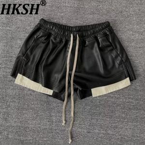 HKSH 2026 여름 신상 여성 PU 가죽 반바지 다크 RO 스타일 사이드 슬릿 컬러 블록 밴딩 허리끈 핫팬츠 HK18687