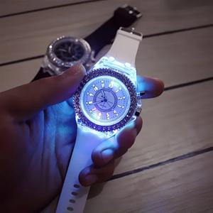 여자 LED 플래시 빛나는 시계 개인화 된 라인 석 실리카 젤 어린이 학생 연인 젤리 소년 소녀 트렌드 시계 빛