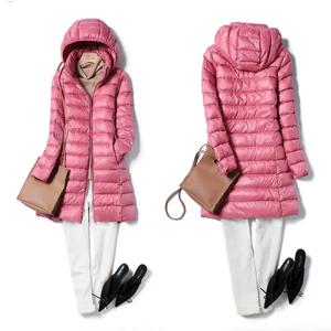 여성 초경량 Packable Long Puffer Jacket 2023 새로운 가을 겨울 따뜻한 모자 분리형 후드 여성 코트 파카 5XL 7XL