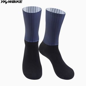 YKYWBIKE 에어로 사이클링 양말 안티 슬립 실리콘 화이트 라인 사이클링 양말 남자 자전거 스포츠 러닝 자전거 양말 스포츠 양말 다중